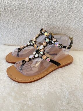 MYSTIQUE T-strap Sandals.